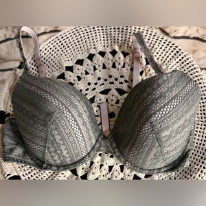 Victoria's Secret Olive Green and Baby Pink Lace Lined Demi Bra